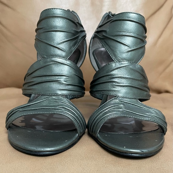 Guess Grey Shoes *Size: 6.5 M - Picture 2 of 13